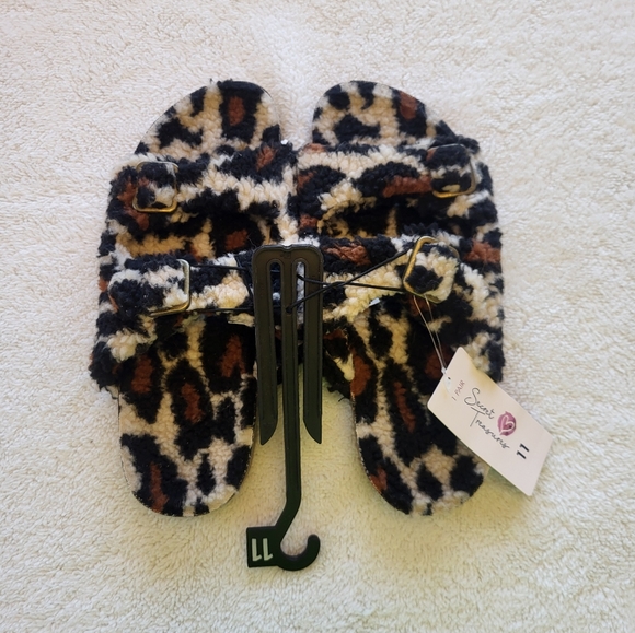 Secret Treasures Shoes - Secret Treasures Leopard Print Fuzzy Slippers or Sandals Size 11 NWT